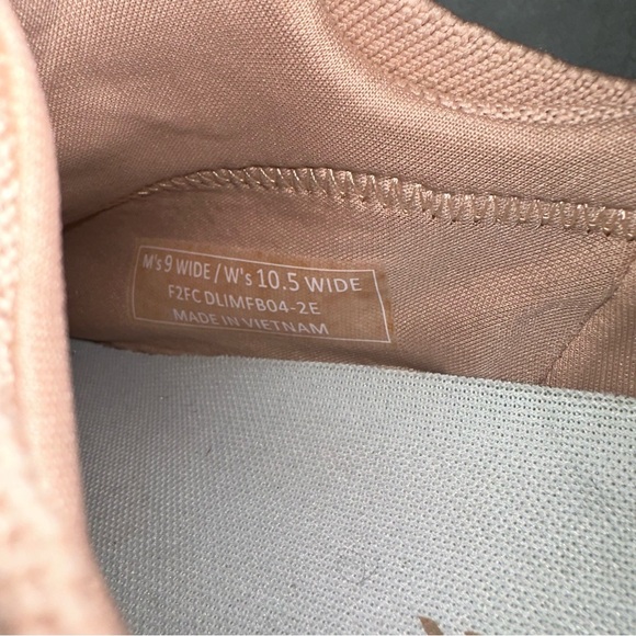 KIZIK Lima Hands Free Knit Sneakers Unisex Fawn Mens 9W Womens 10.5W Beige White - Picture 3 of 9